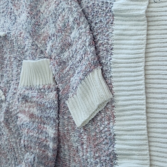 Sweater with hood - Picture 4 of 7